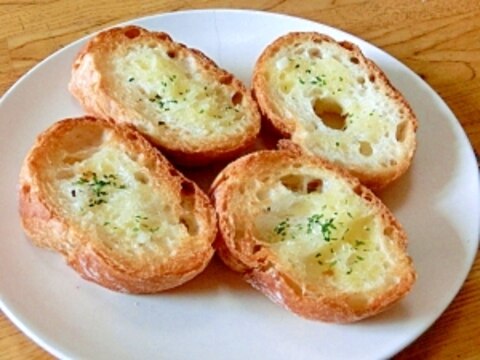 混ぜる 塗る 焼く で、ガーリックトースト完成